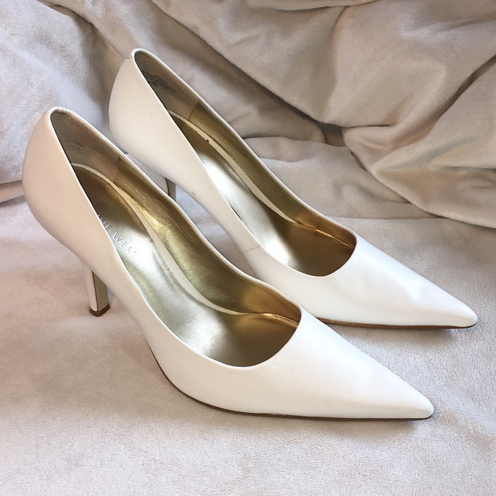 Nine West Pointy White 4” Heels EUC